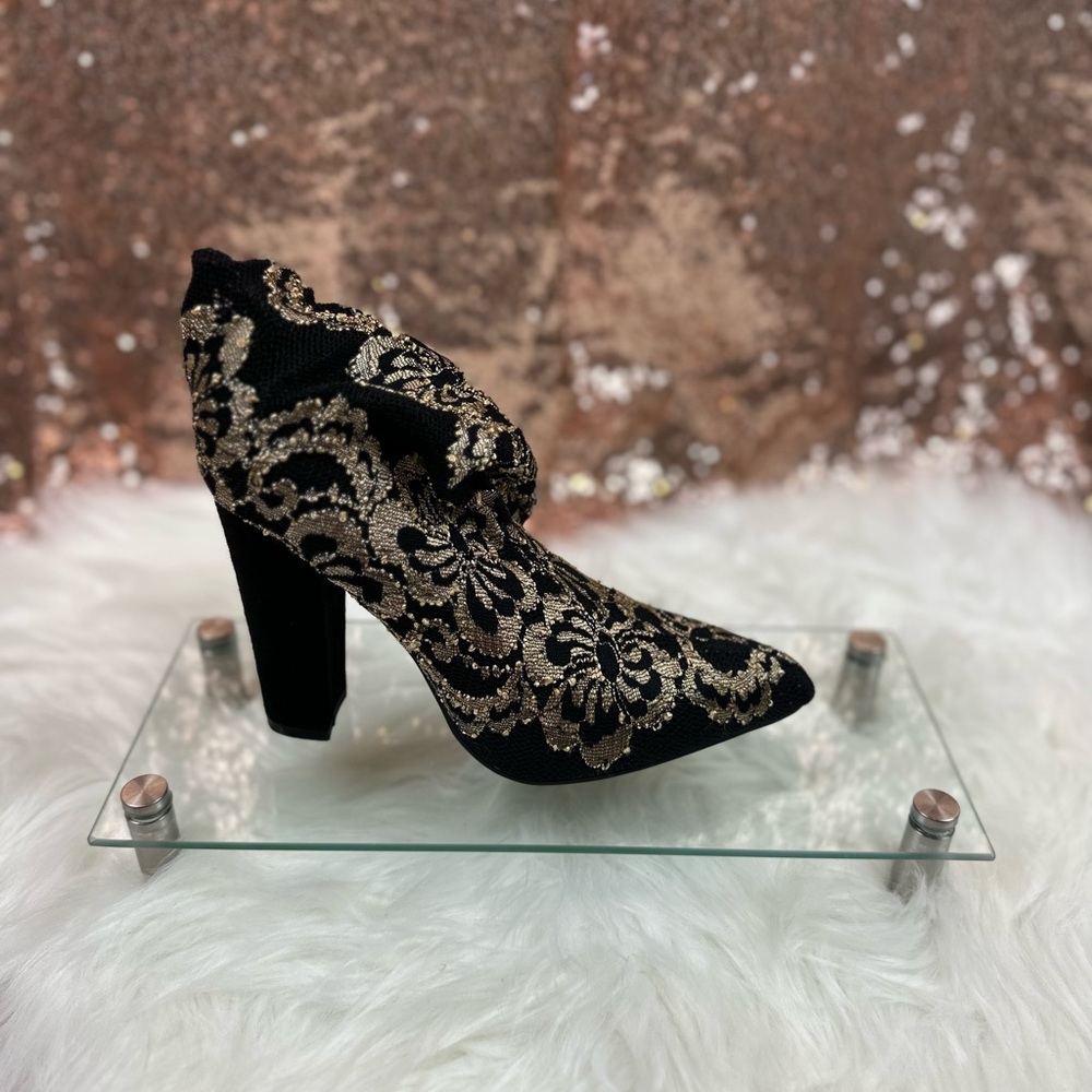 Black and Gold Laced Heels, Vintage appeal